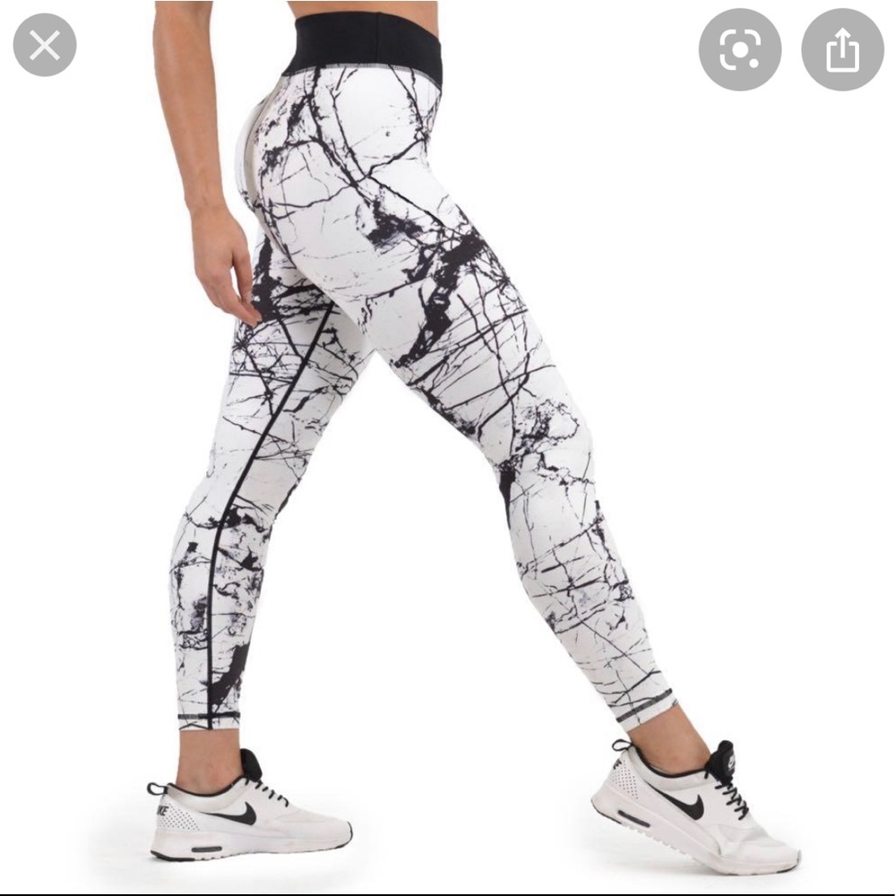 Doyoueven White Marble Leggings size M